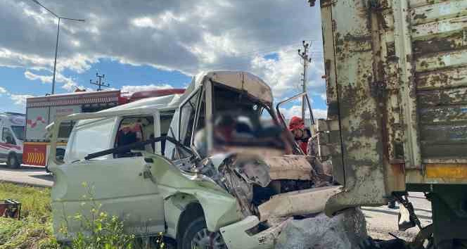 Balıkesir’in Edremit ilçesinde minibüsün