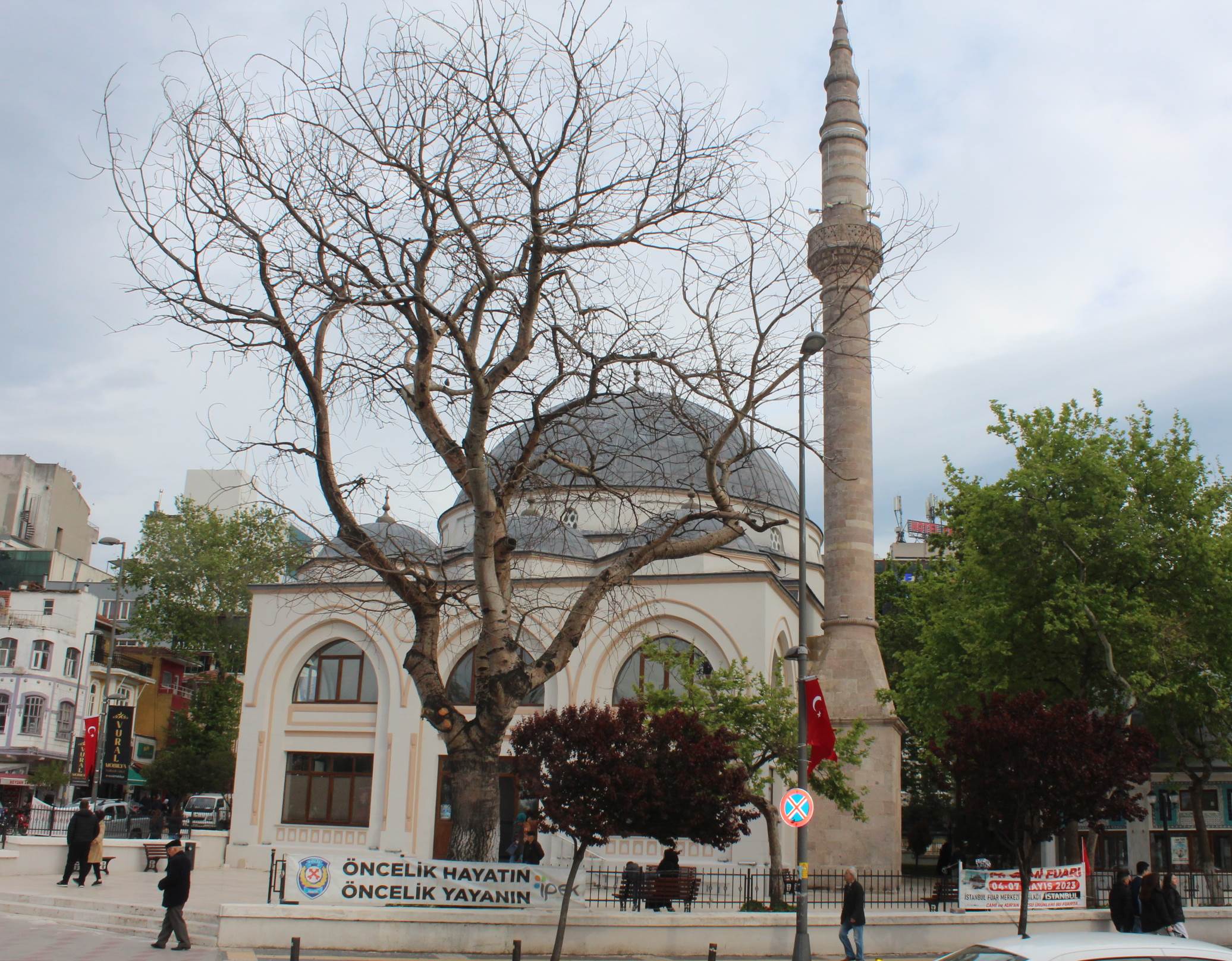 Haydar Çavuş Camii bahçesinde