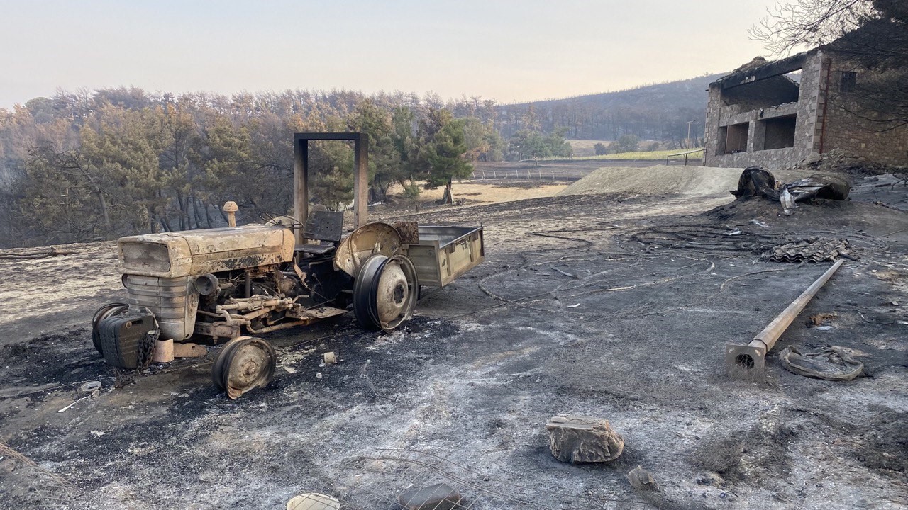 Çanakkale’de 46 saat önce başlayan yangına havadan ve karadan müdahale