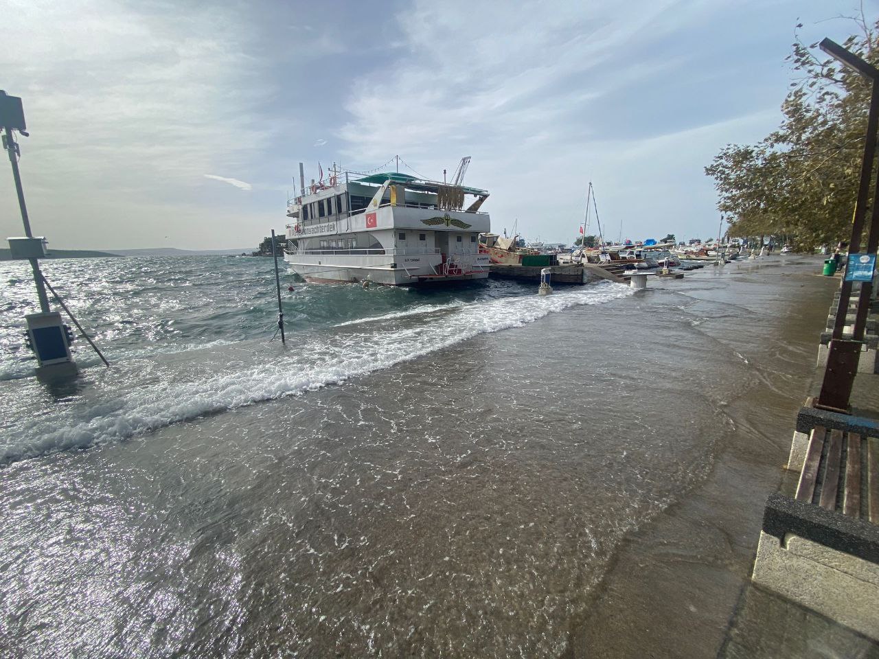 Balıkesir’in Erdek ilçesinde sahilde