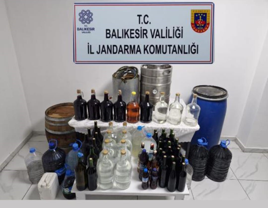 Balıkesir İl Jandarma Komutanlığı ekipleri; yaklaşan yılbaşı öncesi kaçak ve