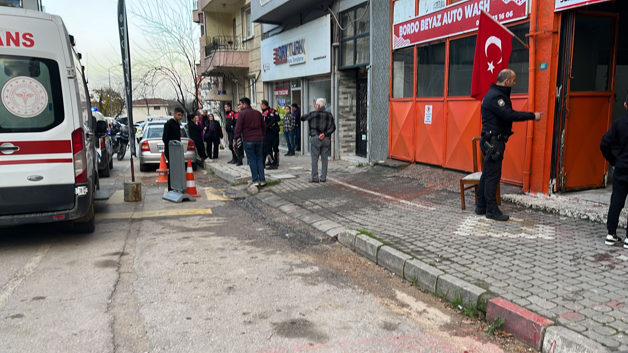 Balıkesir’in Bandırma ilçesinde Paşabayır Mahallesi Mehmetçik Caddesi üzerinde bulunan bir