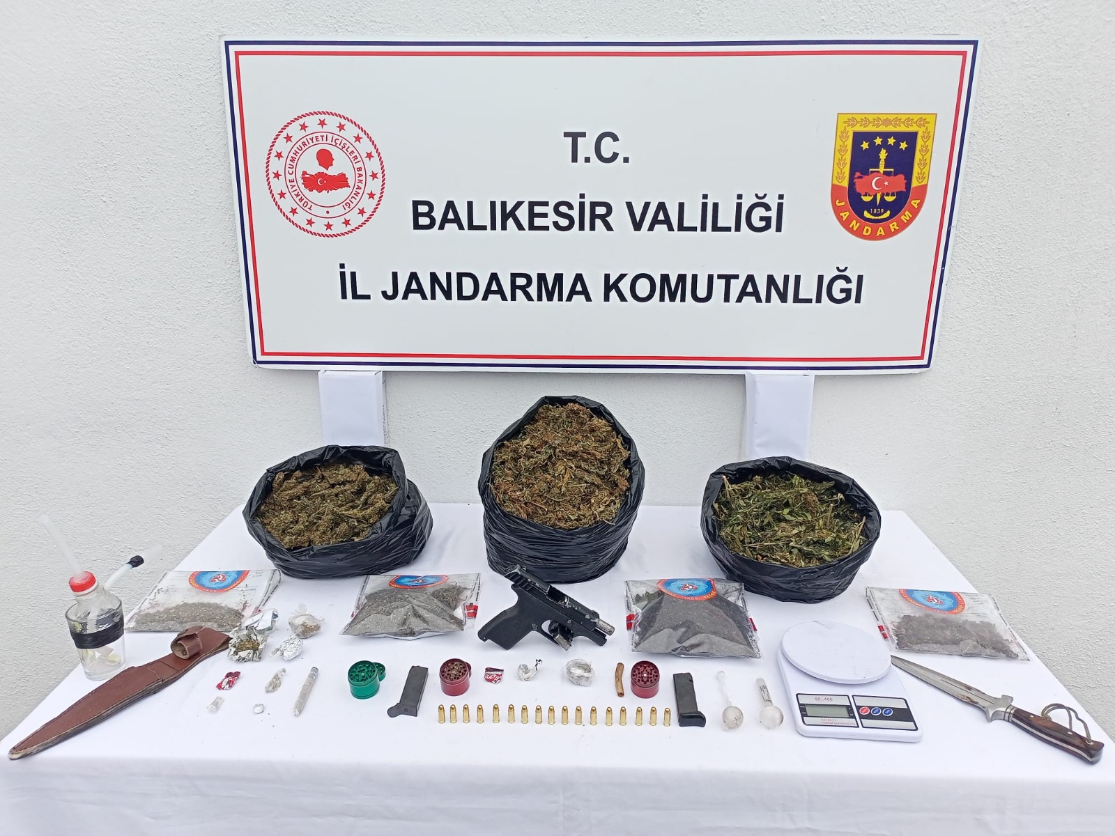 Balıkesir’in Gönen ilçesinde uyuşturucu madde imal ve ticareti yaptığı tespit