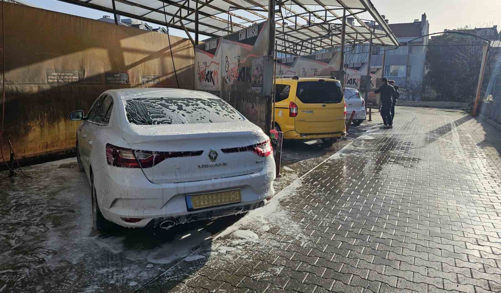 Balıkesir’in Bandırma ilçesinde, Kuzey Afrika’dan gelen çöl tozu etkili oldu.