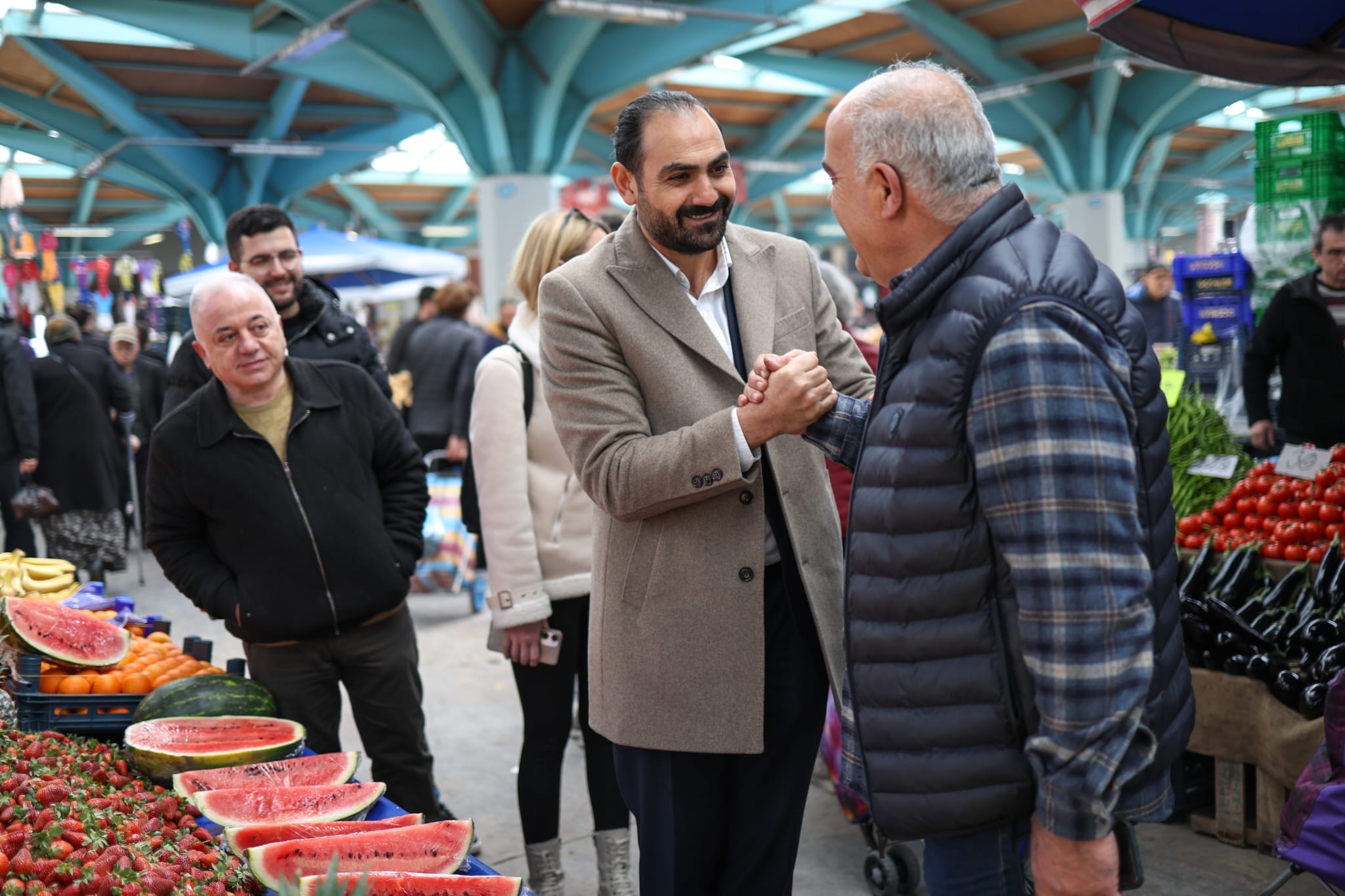 Bandırma Bağımsız Belediye Başkan Adayı Sinan Çalım, seçim gezileri kapsamında