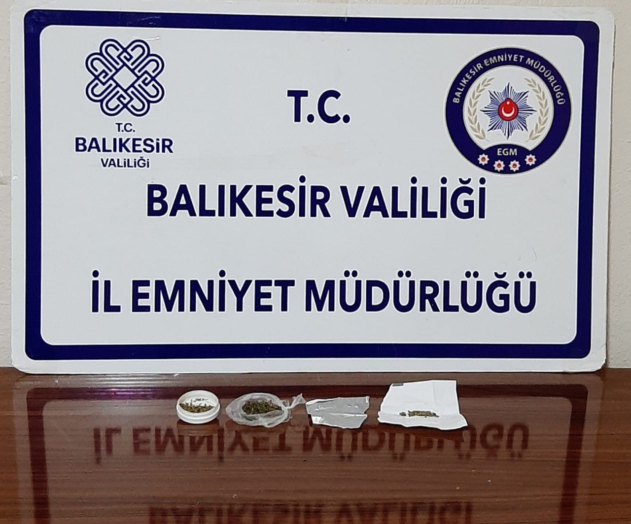 Gönen İlçe Emniyet Müdürlüğü zehir tacirlerine karşı mücadelesini sürdürüyor. Bu