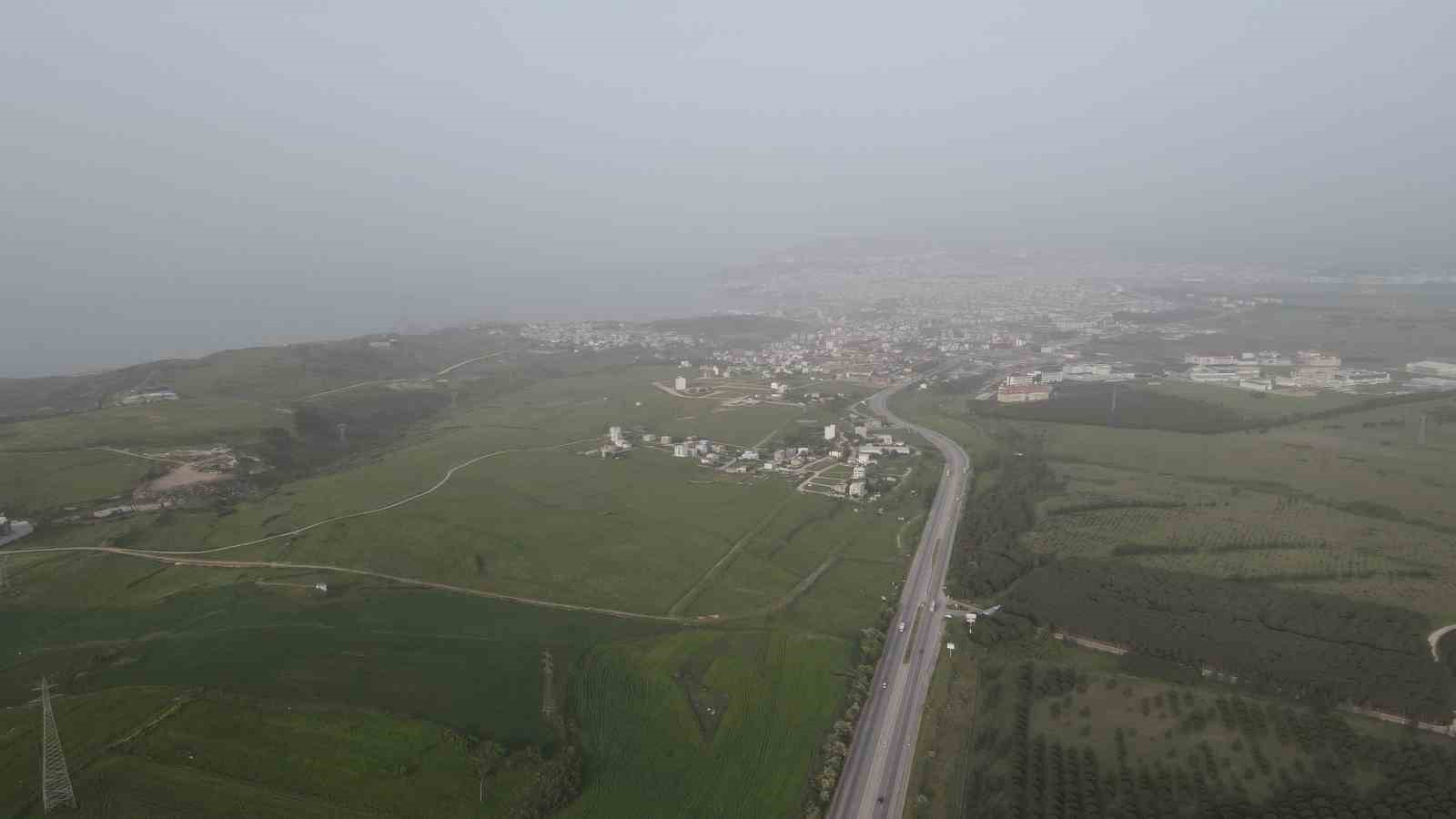 Balıkesir’in Bandırma ilçesinde Afrika üzerinden gelen ‘toz taşınımı’ nedeniyle gökyüzünü