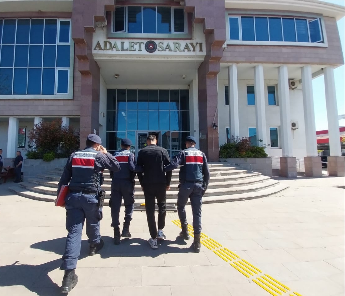 Balıkesir’in Susurluk ilçesinde, DEAŞ Silahlı Terör Örgütü propagandası yapmak suçundan