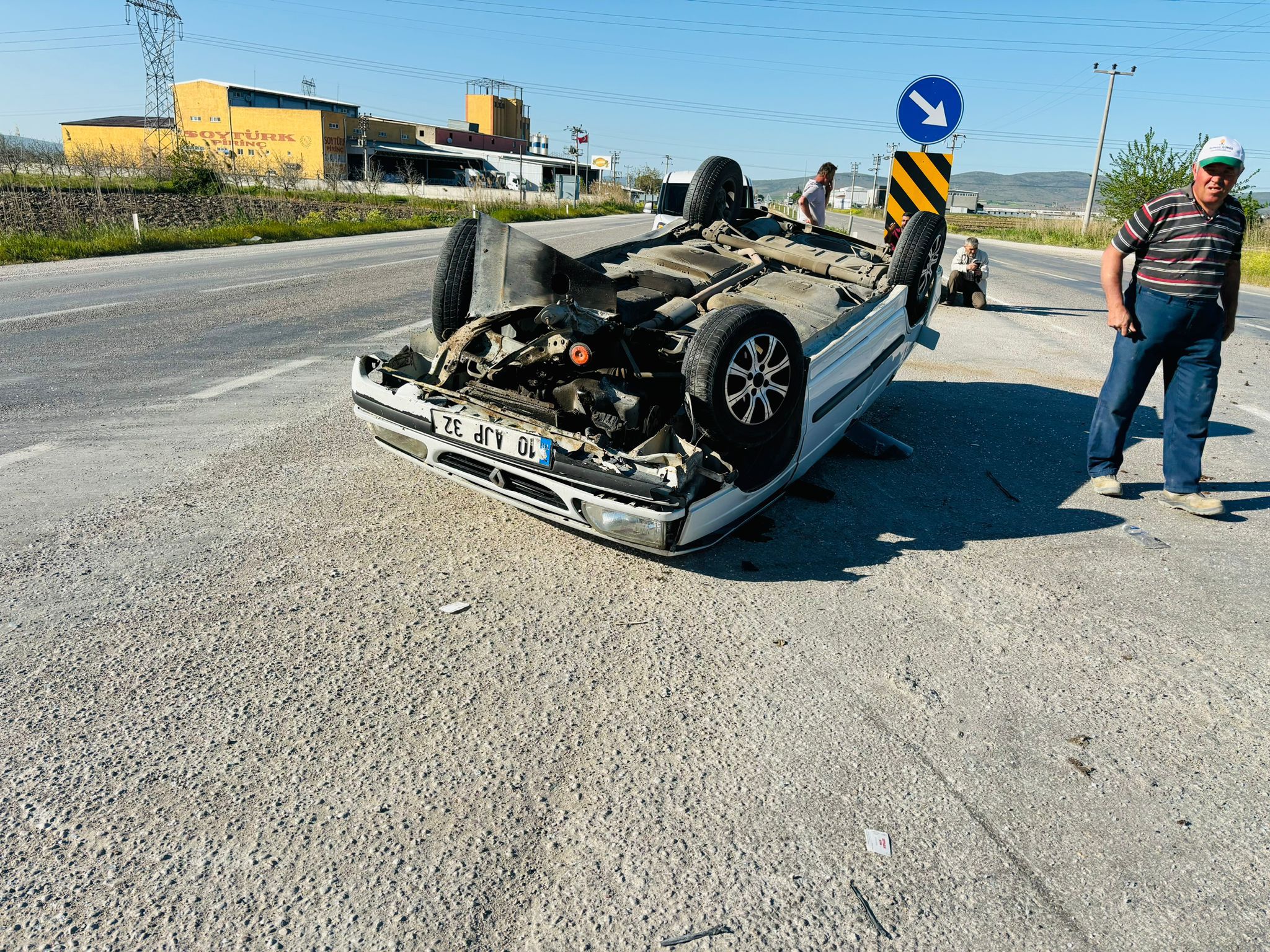 Balıkesir’in Gönen ilçesinde meydana gelen trafik kazasında aynı otomobilin içindeki