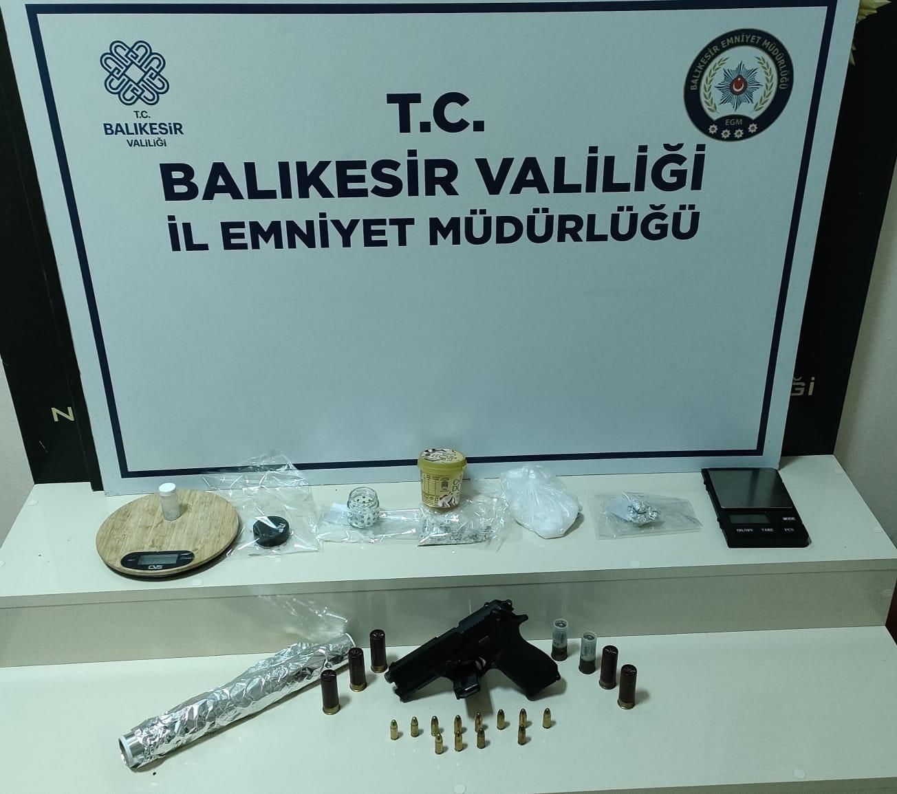 Balıkesir’in Bandırma ilçesinde Narkotik Suçlarla Mücadele Birimi tarafından düzenlenen operasyon