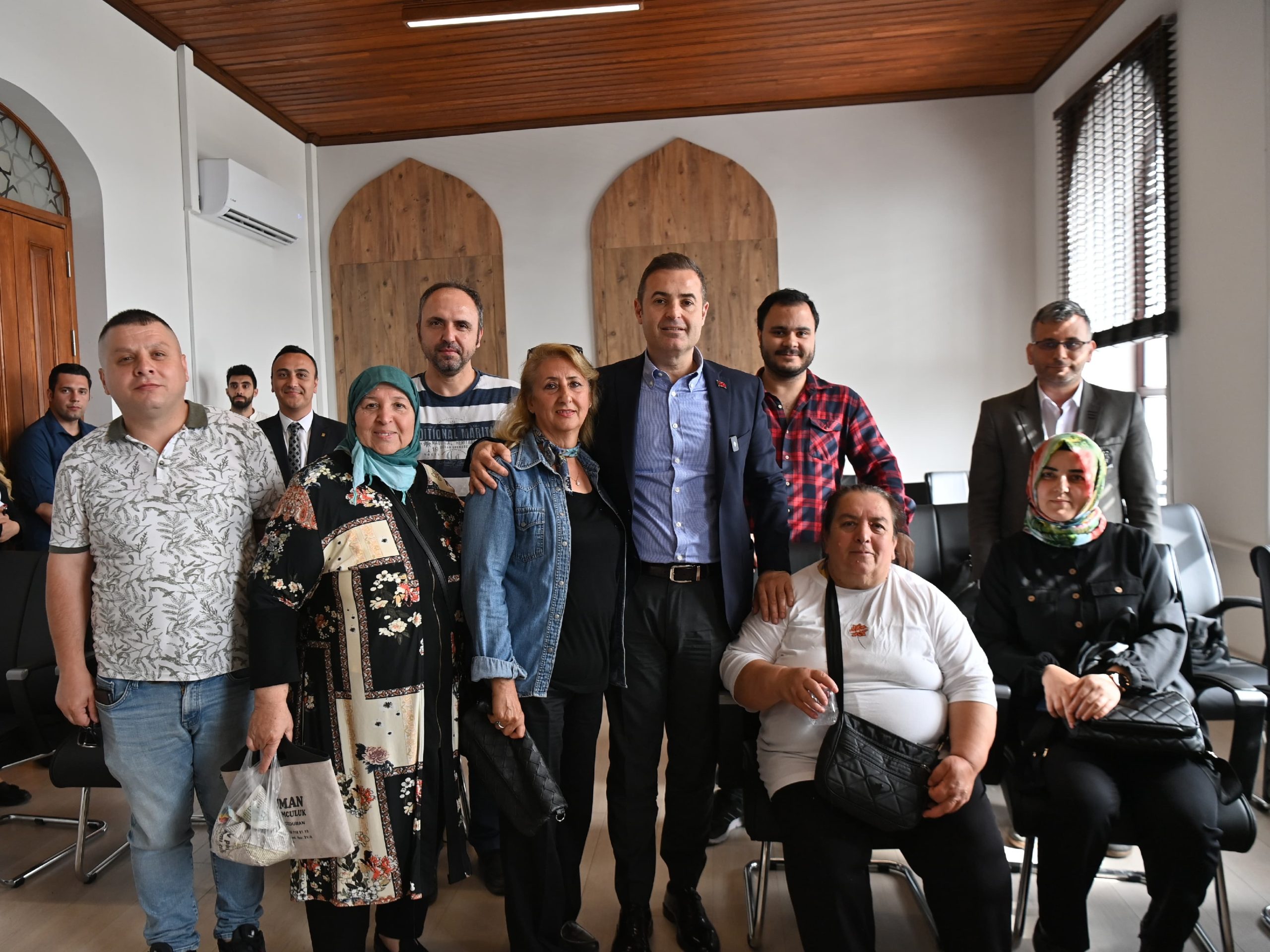 Balıkesir Büyükşehir Belediye Başkanı Ahmet Akın, Bandırmalı vatandaşlarla düzenlediği Halk