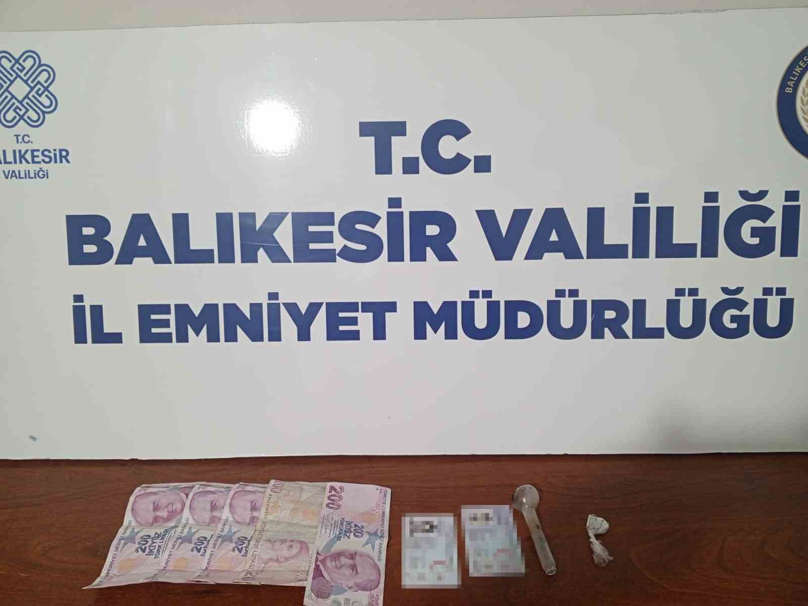 Balıkesir’in Bandırma ilçesinde uyuşturucu kullandığı ve ticareti yaptığı tespit edilen