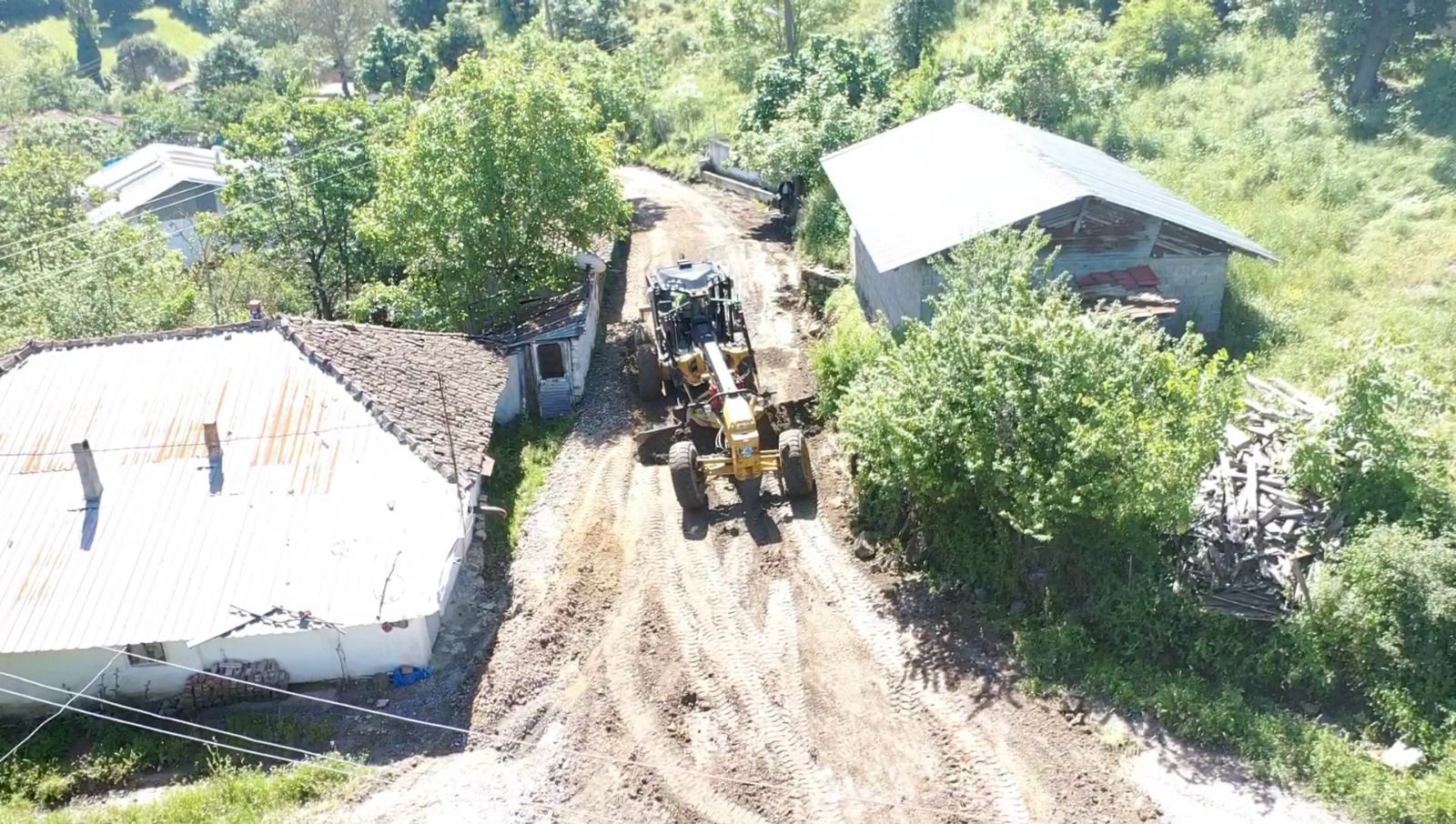 Gönen Belediyesi, kırsal mahallelerde alt yapı ve yol düzenleme çalışmalarına