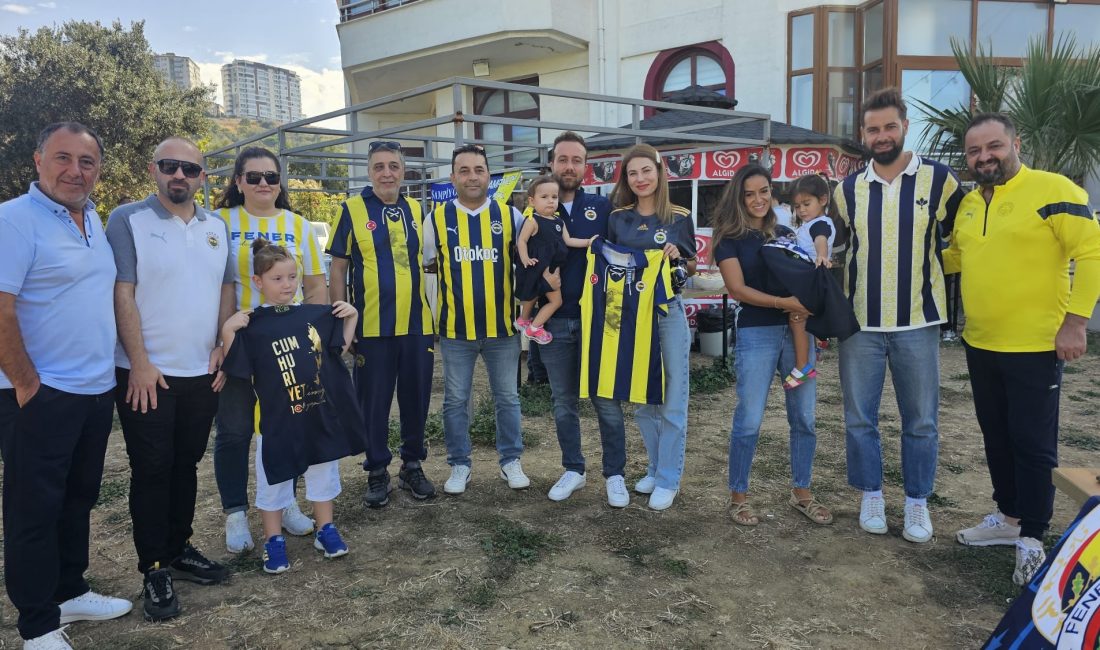 Bandırma'da Fenerbahçe takımını desteklemek amacıyla kurulan "Harbi Fenerbahçeliler" grubu, bir