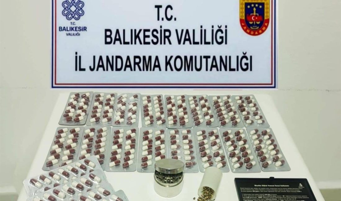 Balıkesir’de jandarma ekipleri uyuşturucu ticareti yapanlara yönelik gerçekleştirdiği operasyonda 2