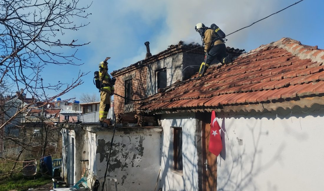 Balıkesir'in Erdek ilçesi Ocaklar Mahallesi'nde meydana gelen yangın korku dolu