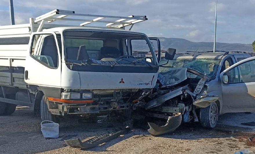 Balıkesir'in Gönen ilçesi Manyas çevre yolunda meydana gelen trafik kazasında