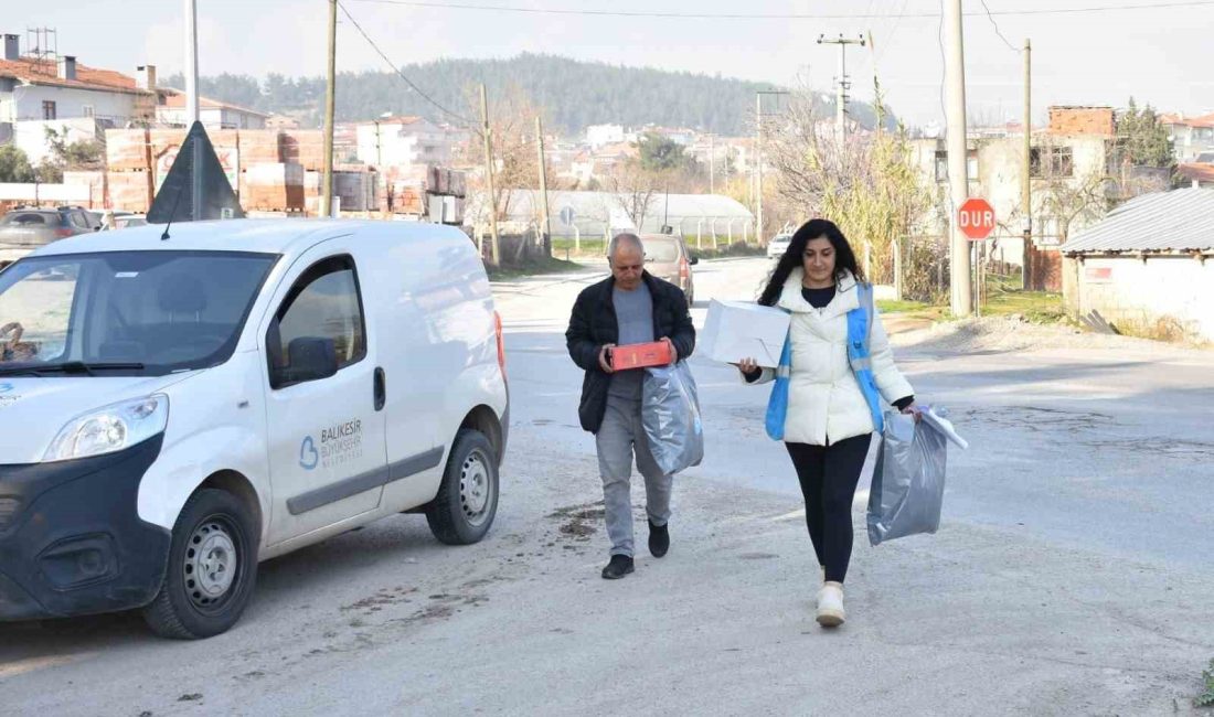 Balıkesir Büyükşehir Belediyesi tarafından dar gelirli ailelerin çocuklarına mont ve