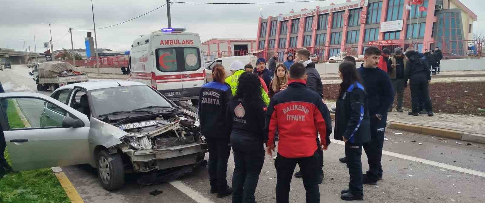 Balıkesir’in Bandırma ilçesinde kazaların sıkça yaşandığı Korozman Kavşağı, bir kez