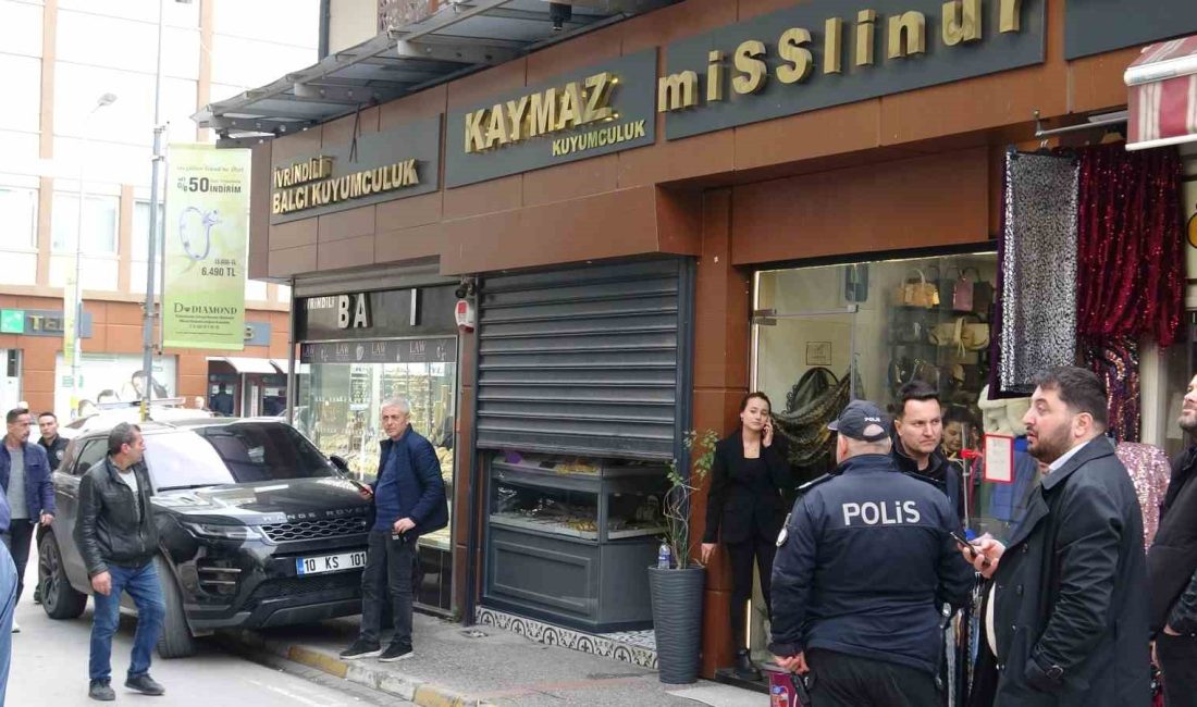 Balıkesir’in Karesi ilçesi Hisariçi Mahallesi’nde bir kuyumcuya giren maskeli şahıs,