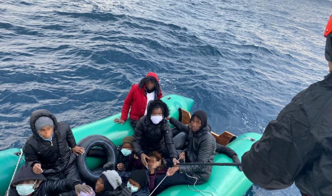 Balıkesir İl Jandarma Komutanlığı, göçmen kaçakçılığı ile mücadele çerçevesinde 25