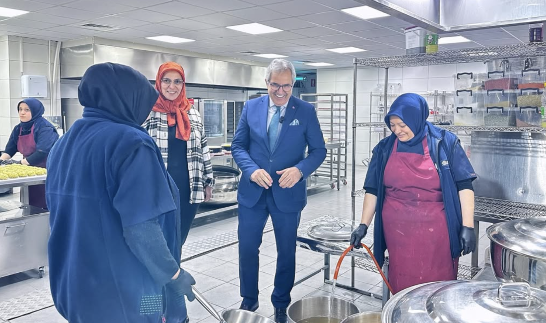 Bandırma Belediye Başkanı Dursun Mirza, ihtiyaç sahibi hemşehrilerine yönelik başlattıkları