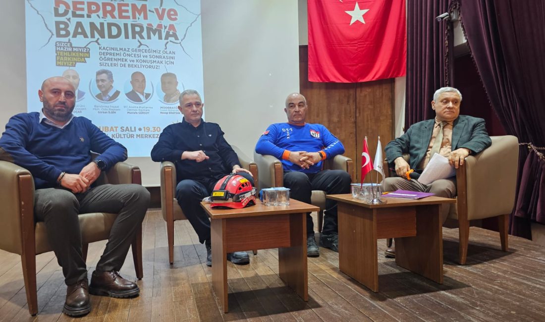 Bandırma’da deprem bilincini artırmak amacıyla düzenlenen “Deprem ve Bandırma” konferansı,