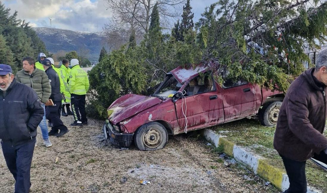 Balıkesir’in Erdek ilçesinde çaldığı kamyonetle kaza yapan şüpheli, olay yerinden