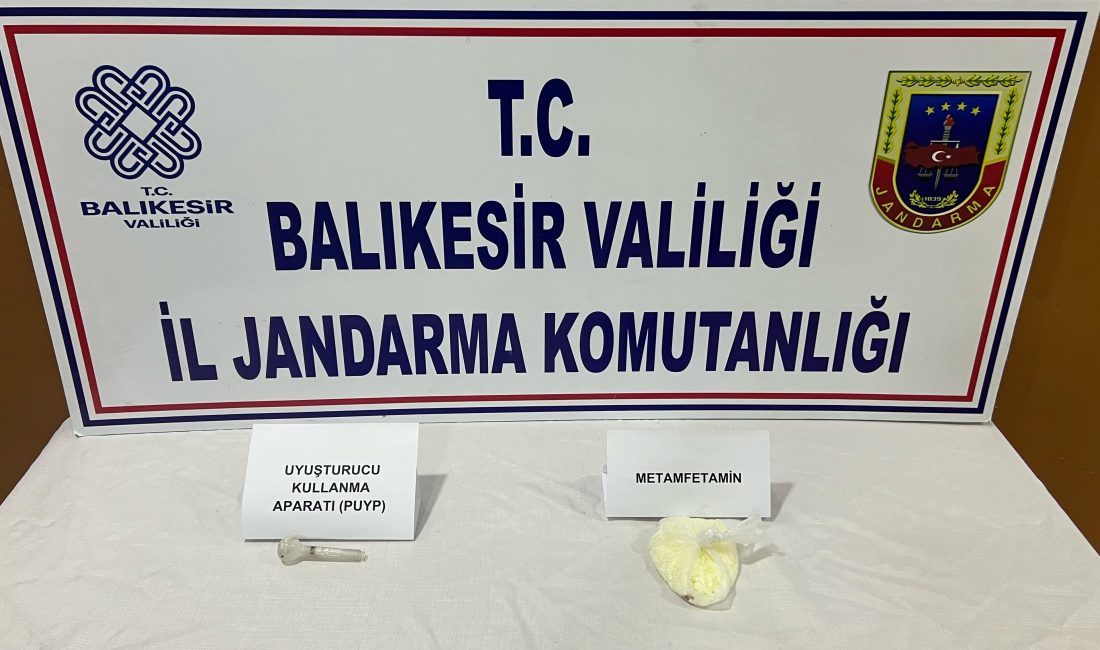 Balıkesir İl Jandarma Komutanlığı ekiplerince düzenlenen uyuşturucu operasyonunda 2 şüpheli