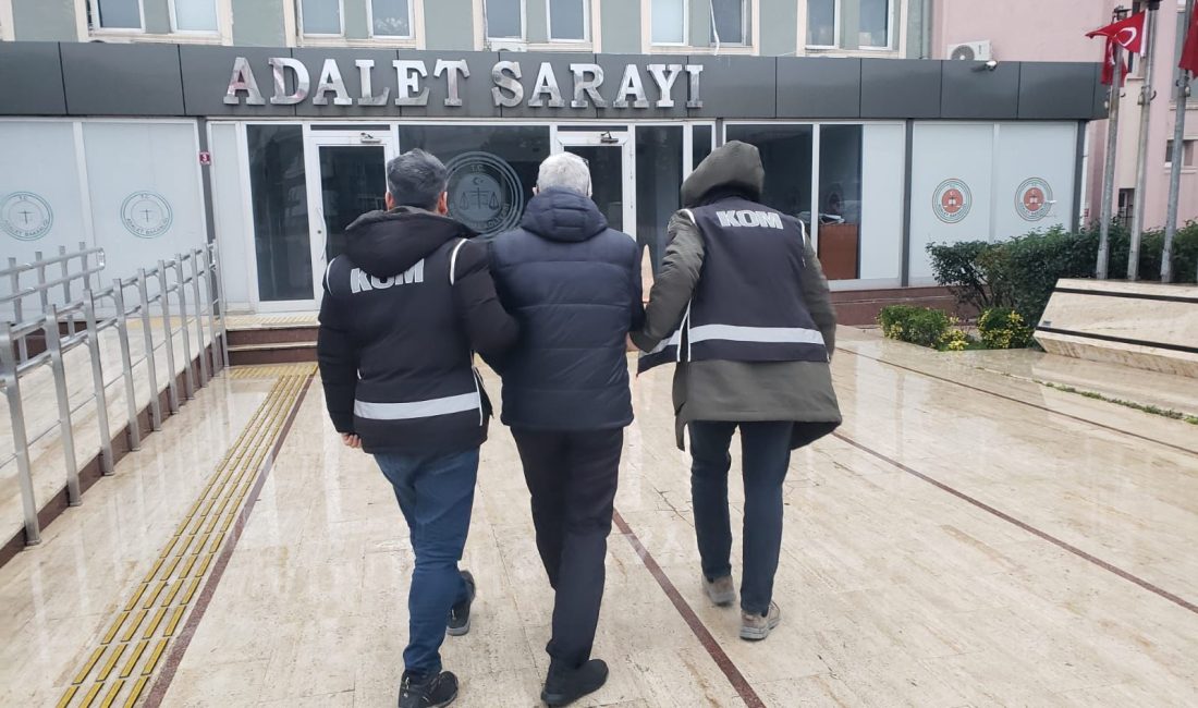 Balıkesir’in Bandırma ilçesinde FETÖ üyeliğinden aranan İ.B., KOM ekiplerince yakalanarak