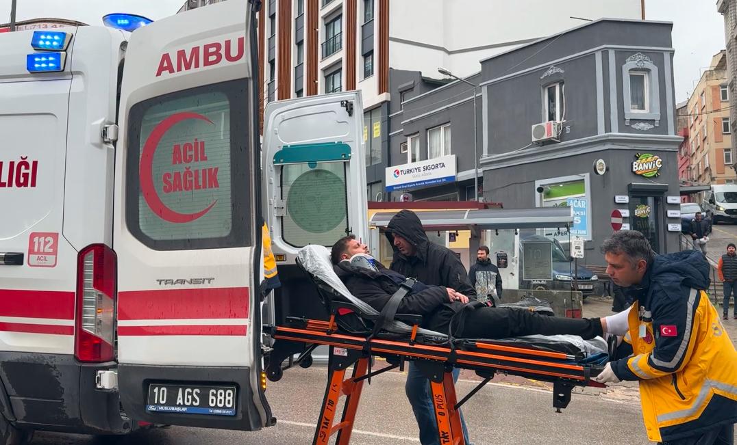 Balıkesir'in Bandırma ilçesi Atatürk Caddesi'nde meydana gelen trafik kazasında 1