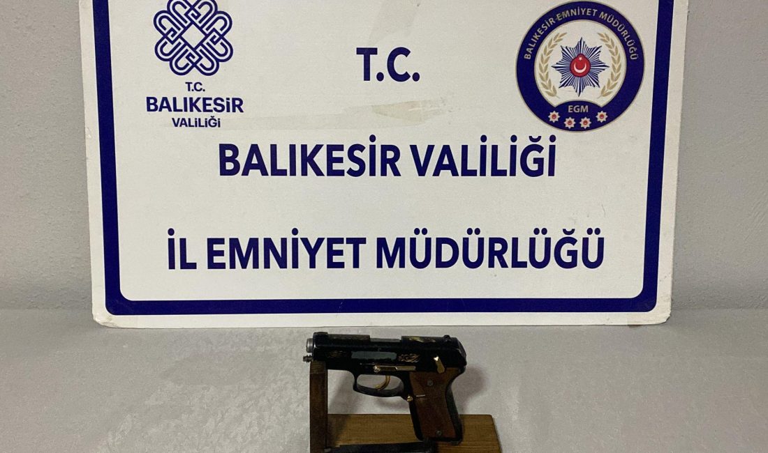 Balıkesir'in Gönen ilçesinde, Şehir Parkı otoparkında Cumhuriyet Halk Partisi (CHP)