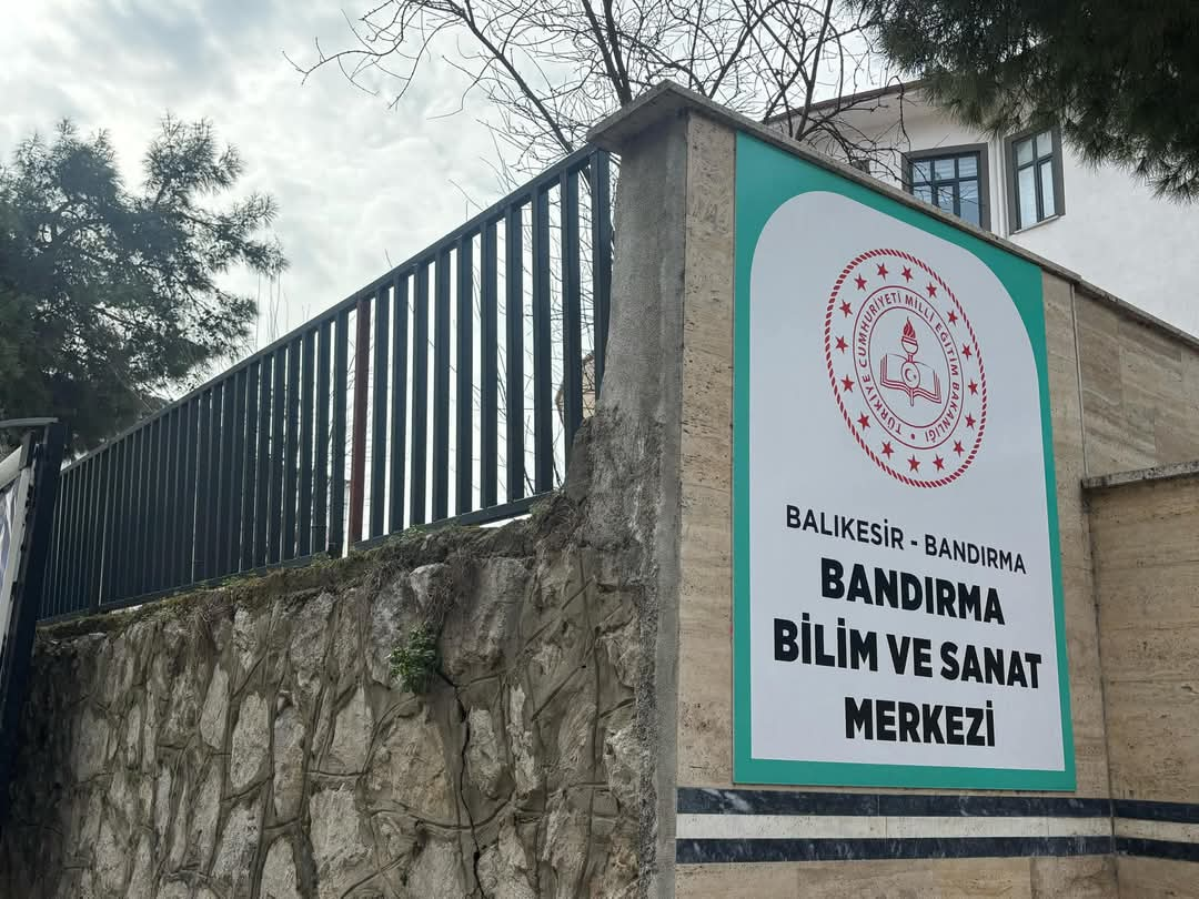 Bandırma Belediyesi, kentteki eğitim kurumlarına destek vermeye devam ediyor. Bu