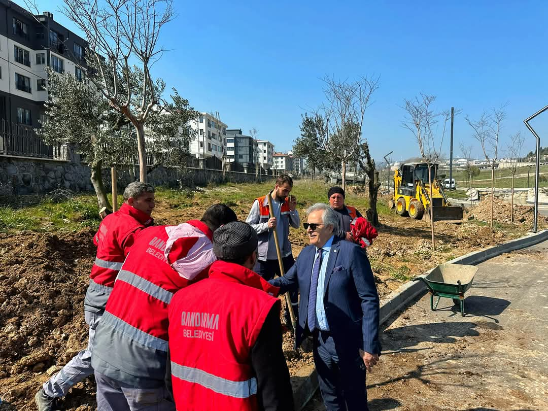 Balıkesir'in Bandırma ilçesinde, yeşil alanların artırılması ve mevcut parkların iyileştirilmesi