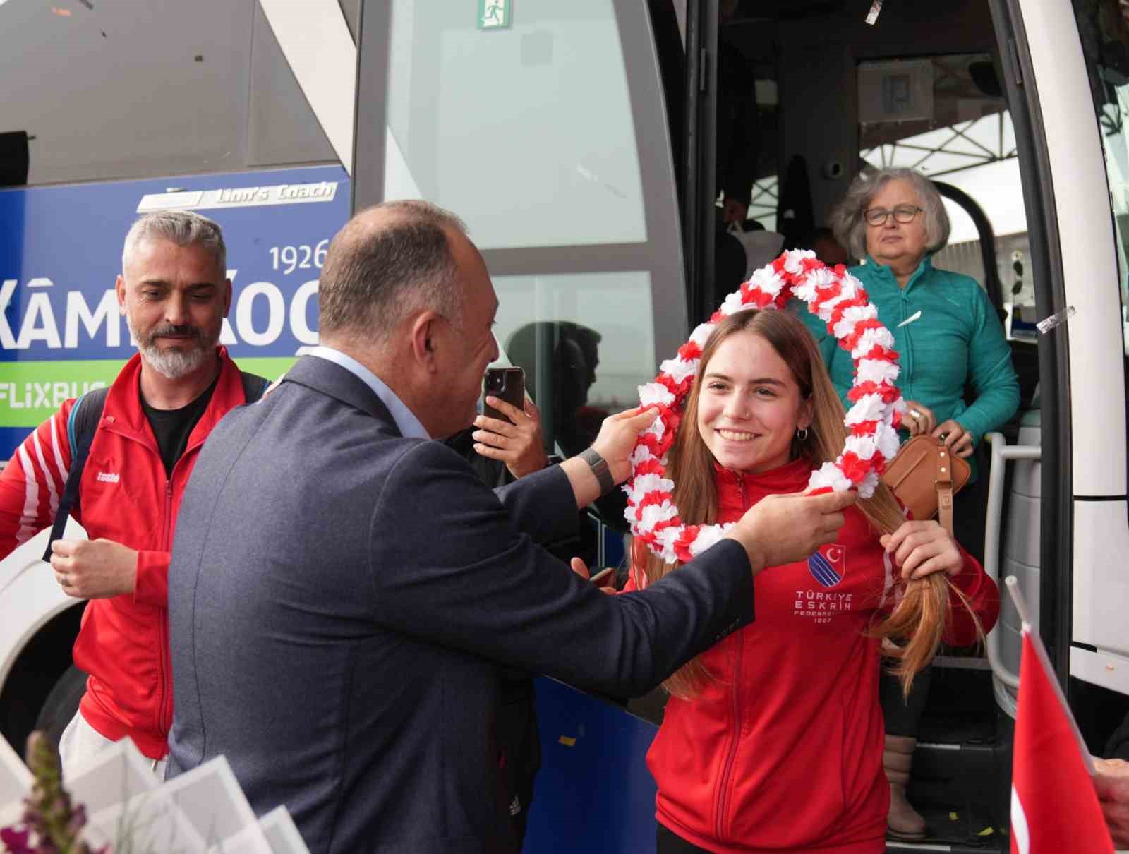 Antalya’da düzenlenen Yıldızlar ve Gençler Avrupa Eskrim Şampiyonası’nda başarılar elde