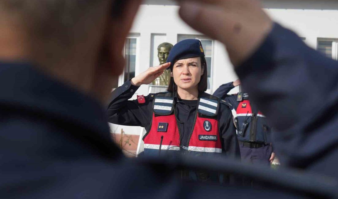 Balıkesir İl Jandarma Komutanlığı bünyesinde görev yapan kadın subay ve