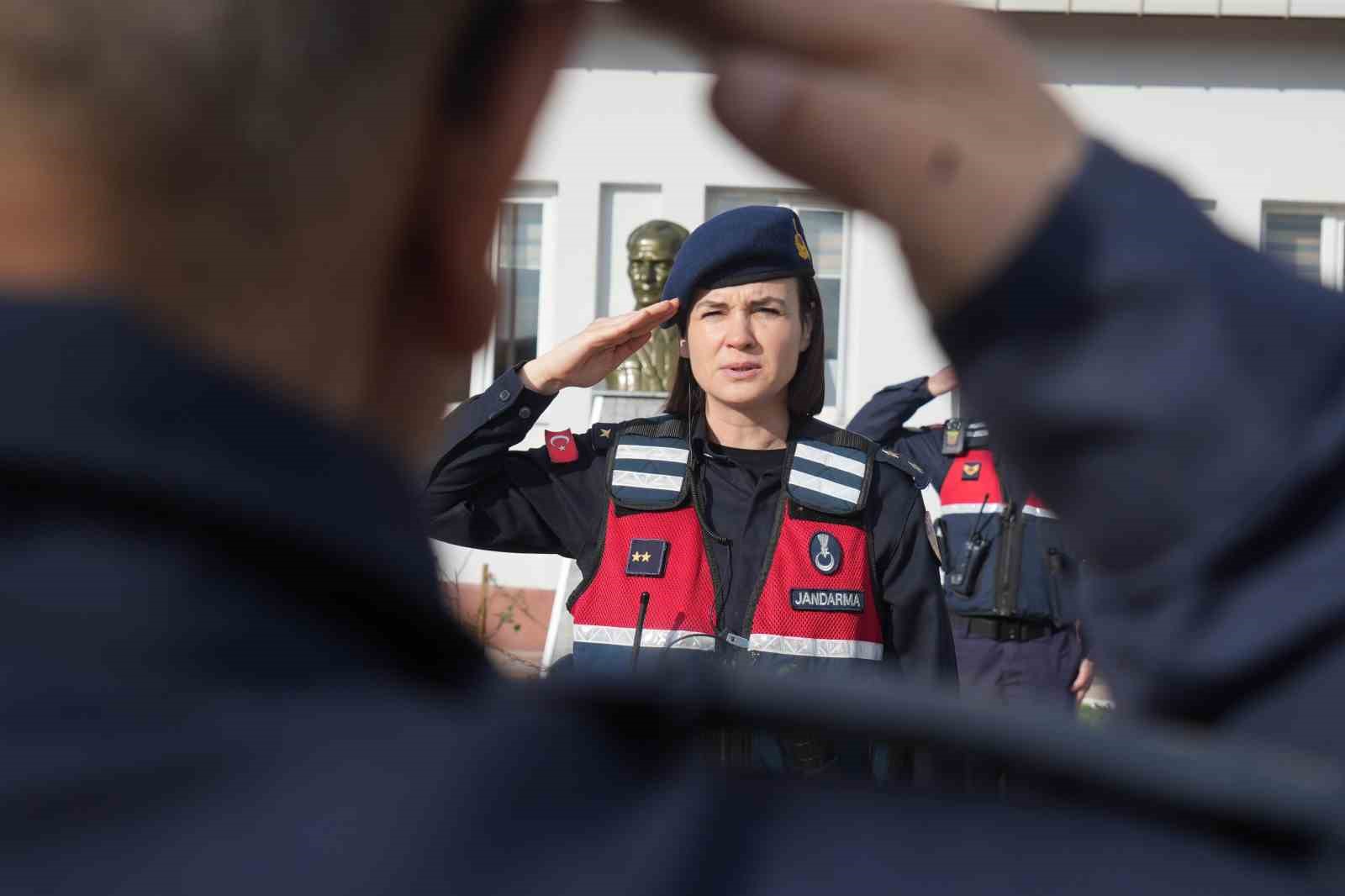 Balıkesir İl Jandarma Komutanlığı bünyesinde görev yapan kadın subay ve