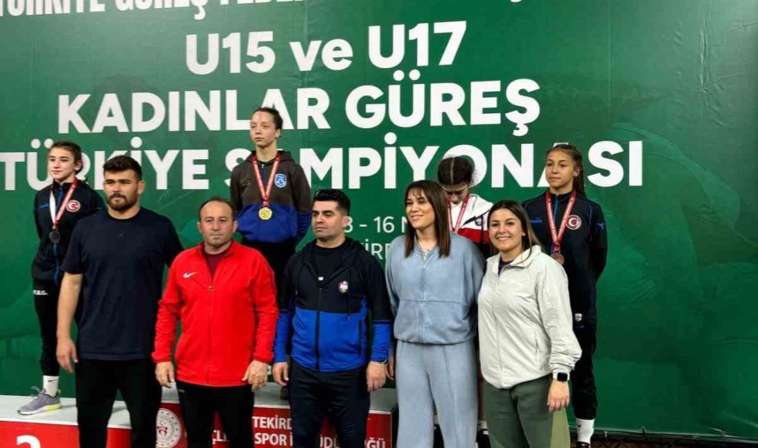 Balıkesir Büyükşehir Belediyespor güreşçisi Yağmur Emir, Çorlu’da düzenlenen Türkiye Şampiyonasında