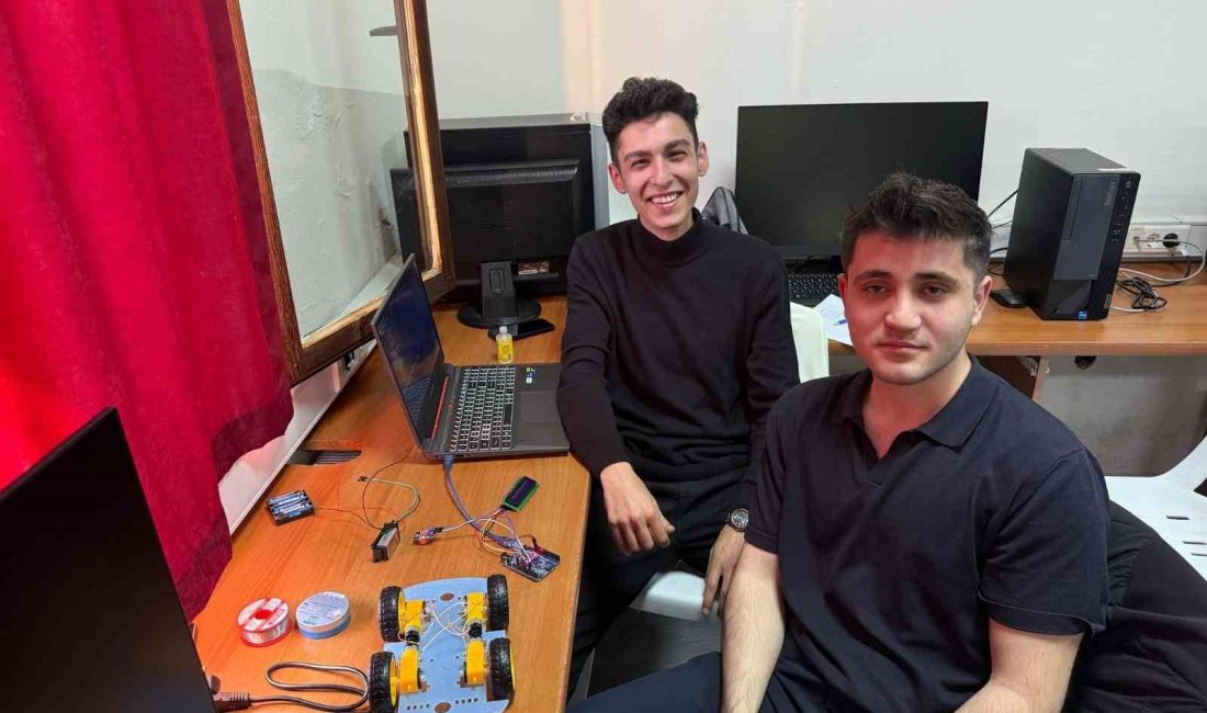 Balıkesir Üniversitesi Altınoluk Meslek Yüksekokulu Bilgisayar Programcılığı Programı öğrencileri Denizhan