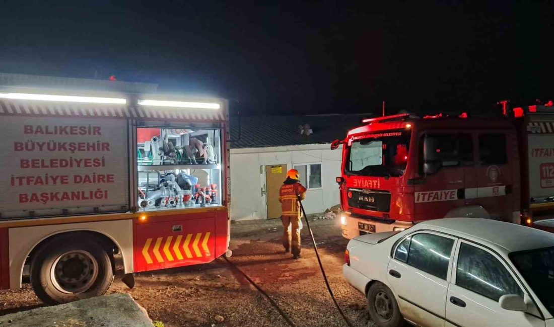 Balıkesir’in Altıeylül ilçesinde yapımı devam eden konut inşaatında çalışan işçilerin