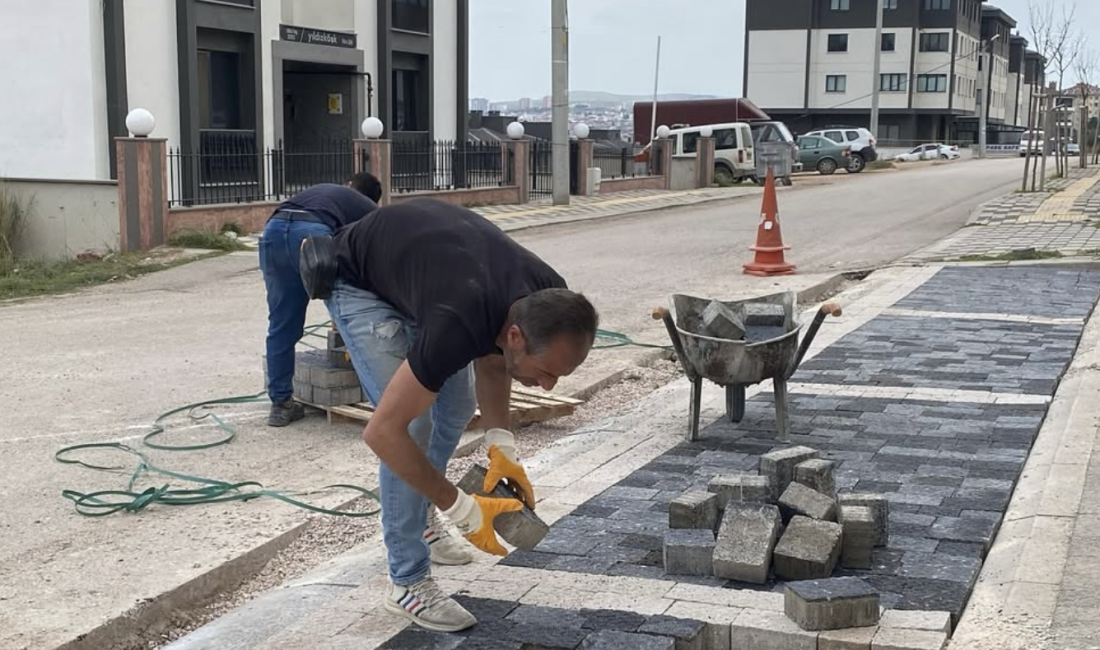 Bandırma Belediyesi, kent genelinde yol bakım, onarım ve yenileme çalışmalarını