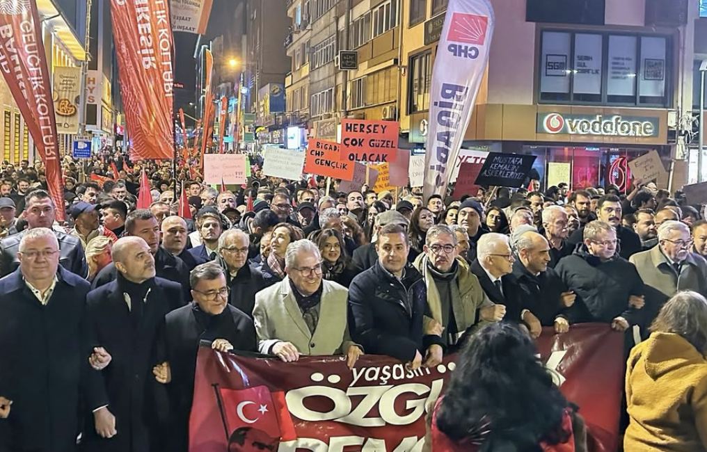 Bandırma Belediye Başkanı Dursun Mirza, Balıkesir’de düzenlenen yürüyüşe katılarak haksızlığa,