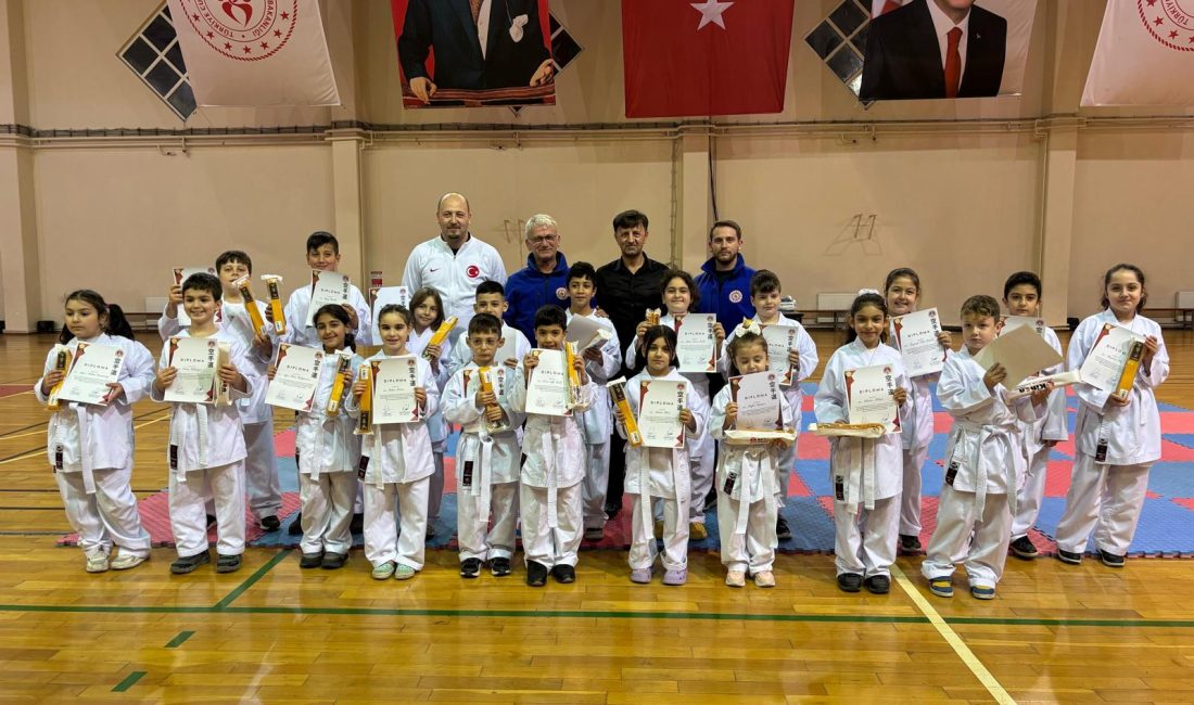 Manyas ve Gönenli karatecileri bünyesinde barındıran Manyas Belediyespor karate takımının