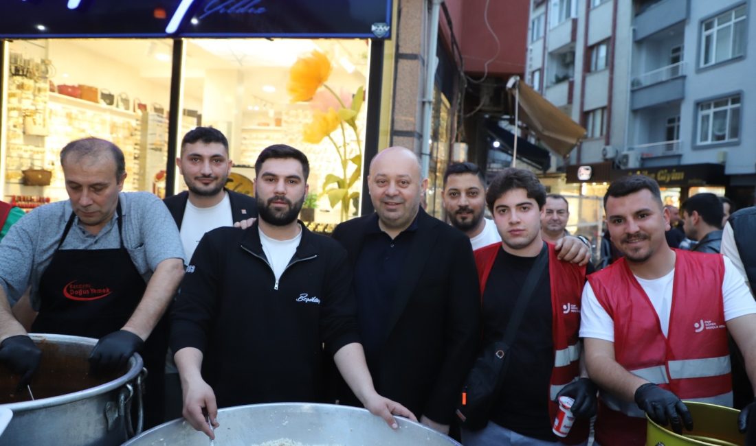 Gönen’de Ramazan ayının manevi atmosferi, düzenlenen iftar sofralarında vatandaşlarla birlikte